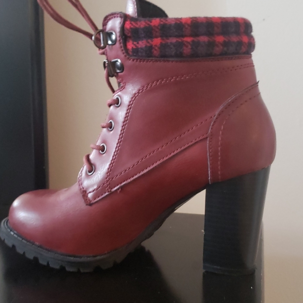 Red faux leather boots size 6